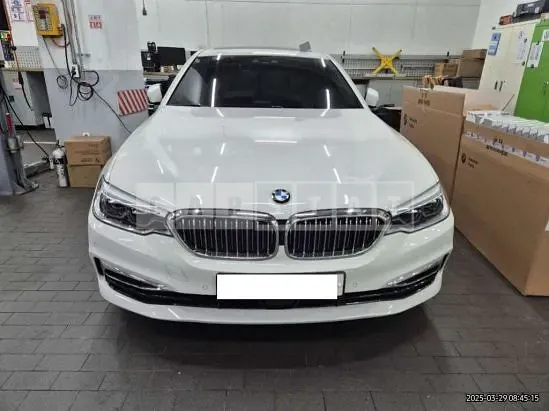 Photo 2 of 23: 2020 BMW 520i Luxury — Korean insurance auction