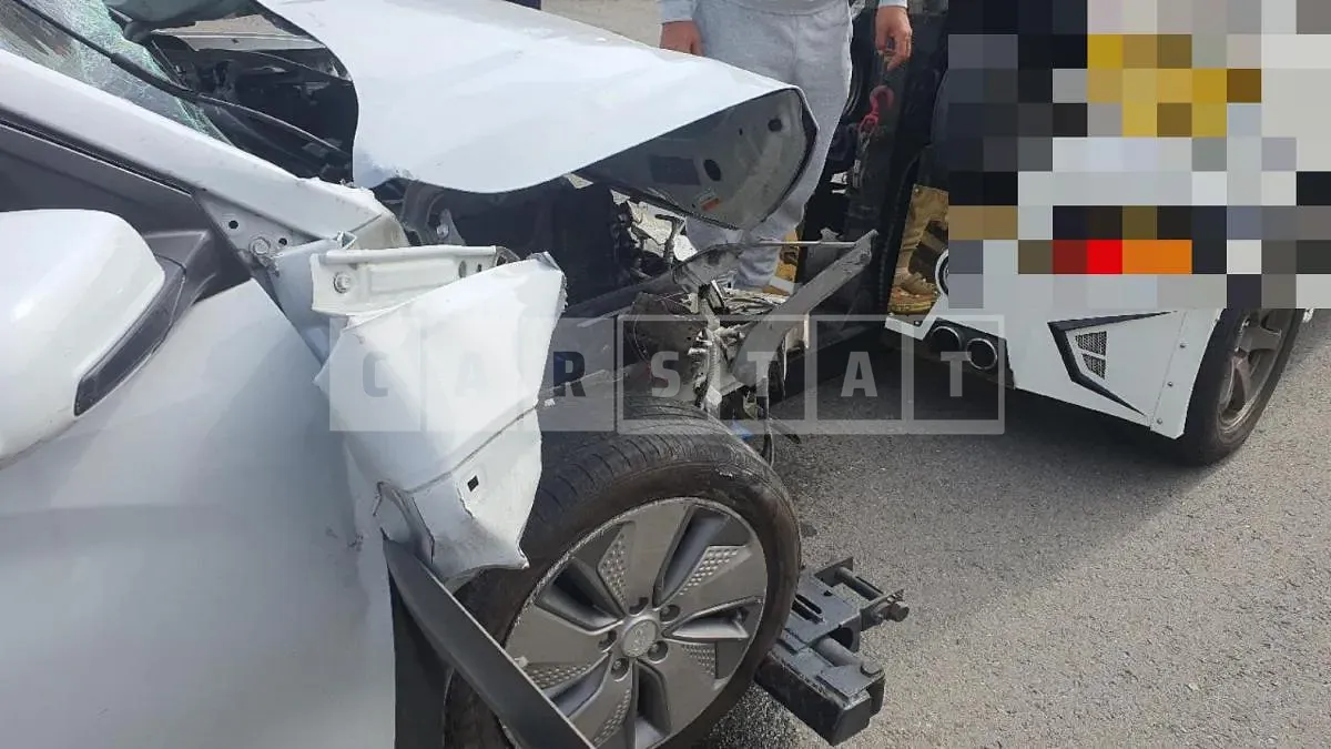 Photo 2 of 12: 2019 Hyundai Kona Electric, VIN KMHK281GFLU066743 — Korean insurance auction