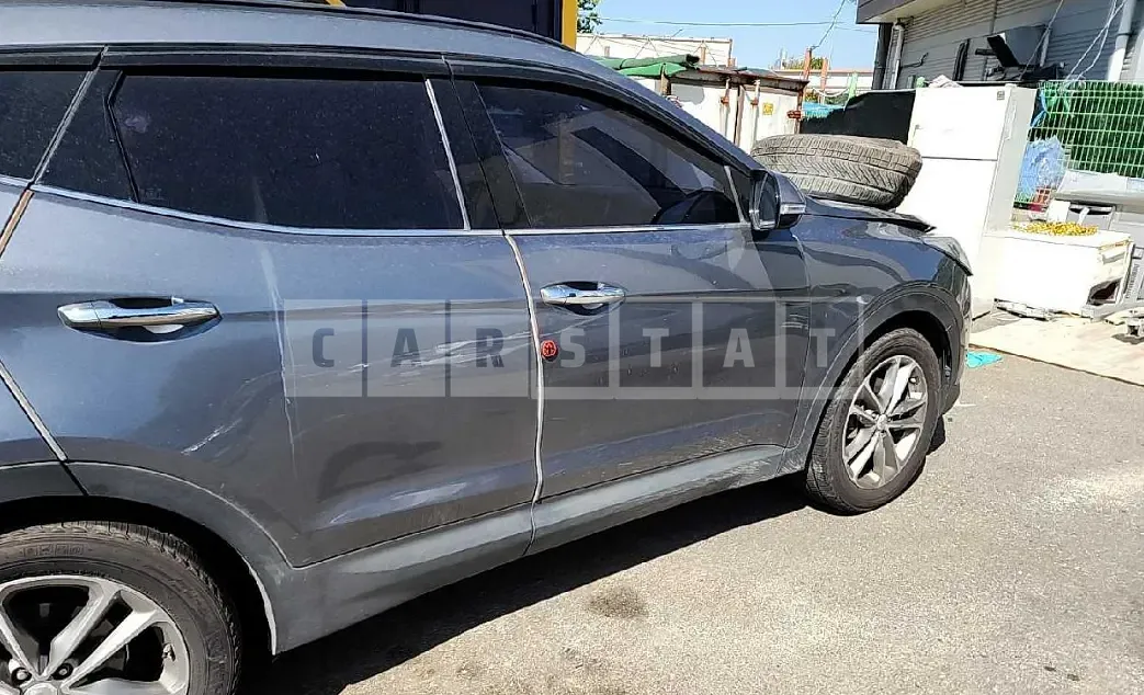 Photo 2 of 9: 2016 Hyundai Santa Fe, VIN KMHSW81XBGU677709 — Korean insurance auction
