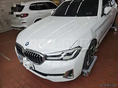 Photo 1 of 61: 2022 BMW 520i — Korean insurance auction