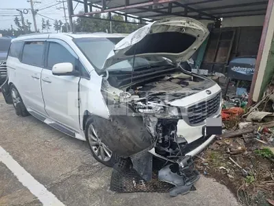 Photo 1 of 34: 2018 Kia Carnival 9-Seater, VIN KNAME81ABKS533413 — Korean insurance auction
