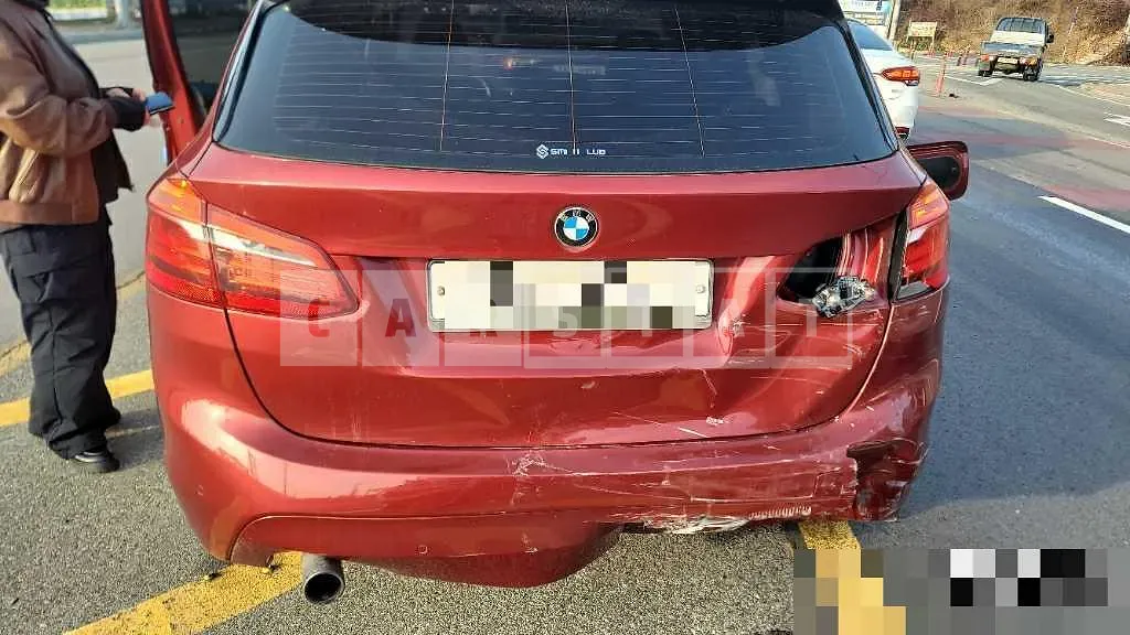 Photo 2 of 4: 2017 BMW Active Tourer — Korean insurance auction