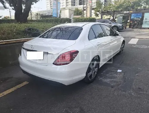 Photo 2 of 36: 2016 Mercedes-Benz C 200d, VIN WDDWF3HB9GF220413 — Korean insurance auction
