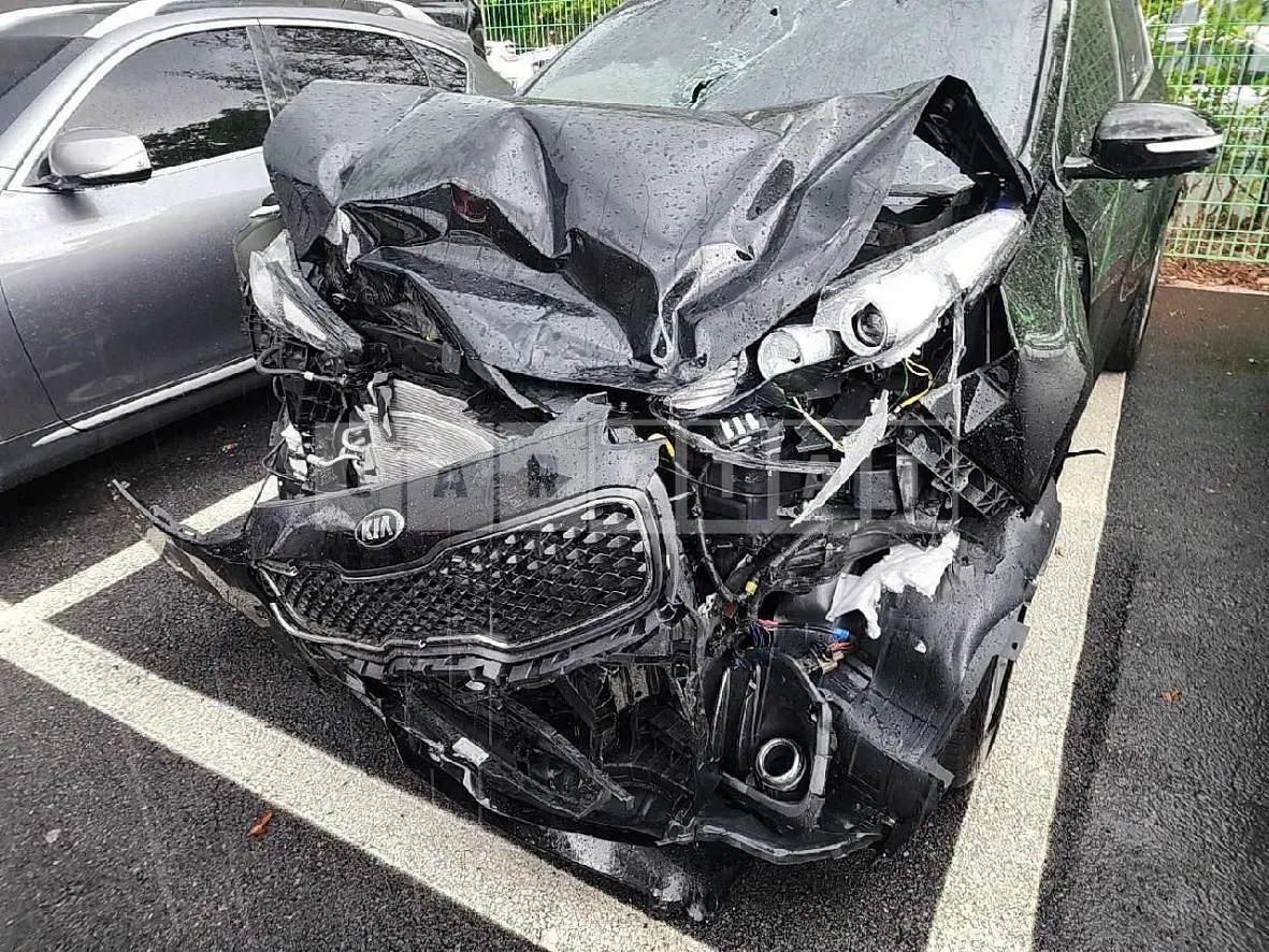 Photo 2 of 25: 2018 Kia Sportage, VIN KNAPN815GJK452936 — Korean insurance auction