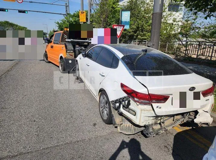 Photo 2 of 10: 2017 Kia K5 2.0 (Hybrid), VIN KNAGW41EBJA024532 — Korean insurance auction