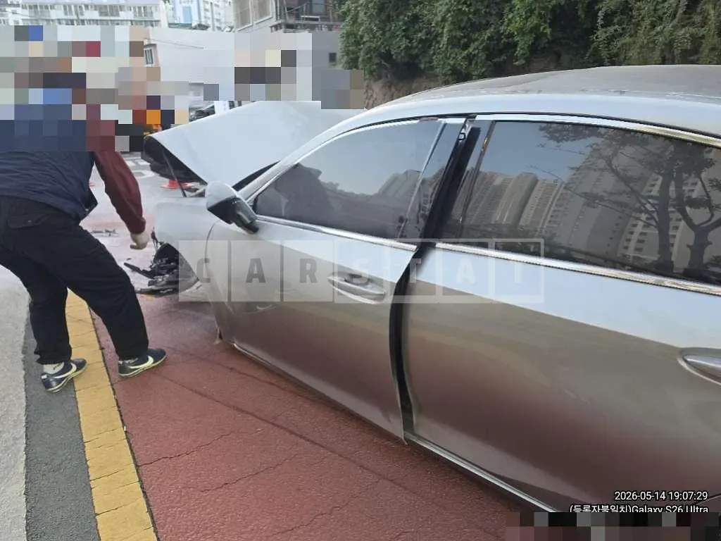 Photo 2 of 17: 2021 Lexus ES300h — Korean insurance auction