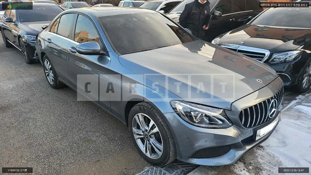 Photo 2 of 10: 2018 Mercedes-Benz C200, VIN WDDWF4CB0JF741184 — Korean insurance auction