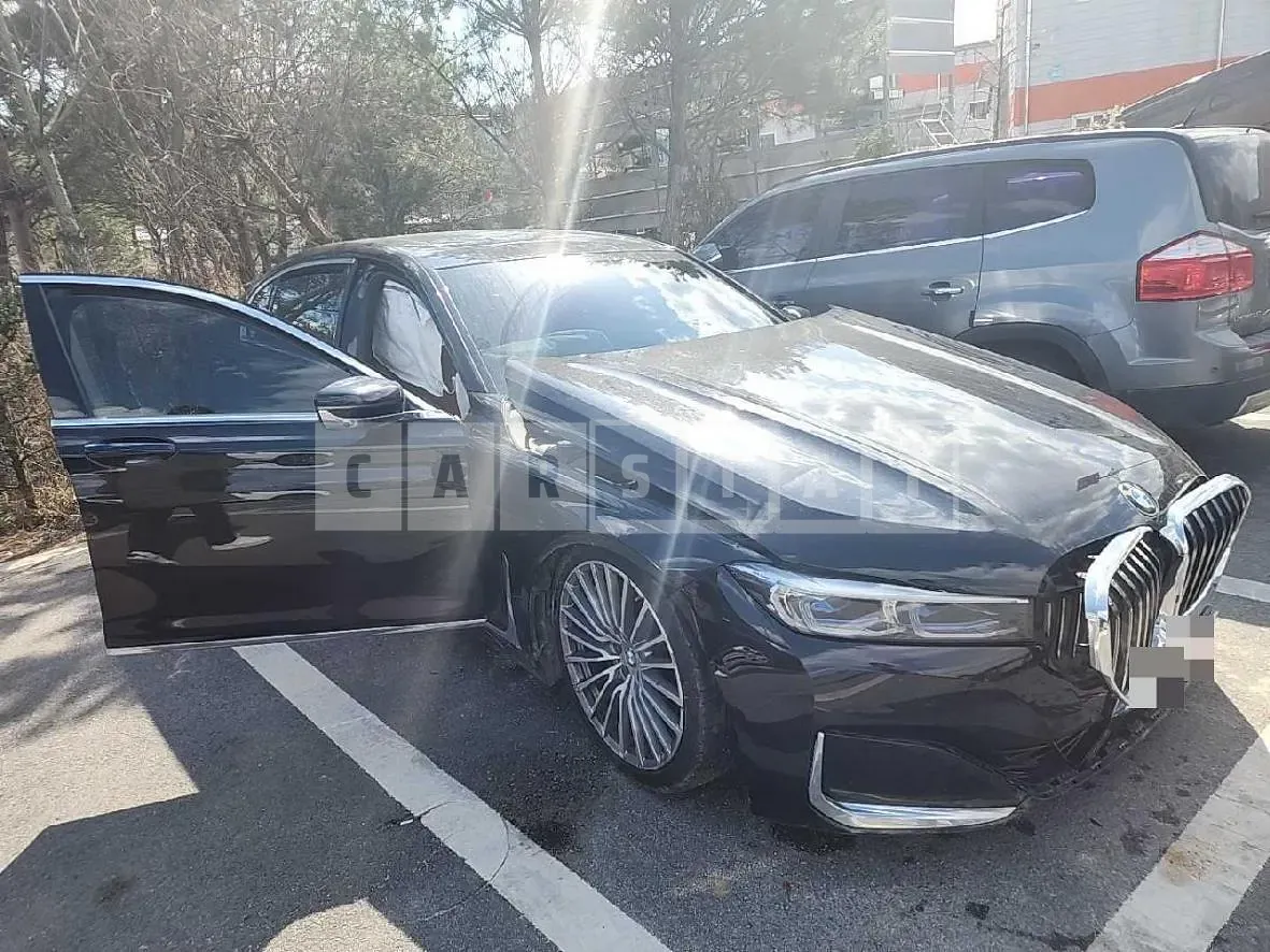 Photo 2 of 16: 2021 BMW 740Li xDrive, VIN WBA7T4101MCH21962 — Korean insurance auction