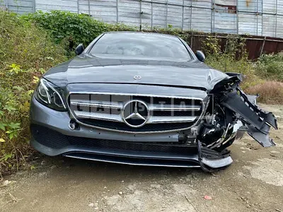 Photo 1 of 61: 2019 Mercedes-Benz E300, VIN WDDZF4JBXKA632830 — Korean insurance auction