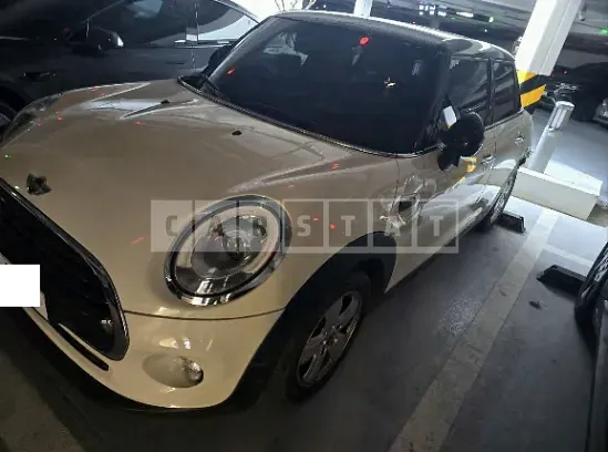 Photo 2 of 19: 2018 MINI Cooper Five-Door — Korean insurance auction