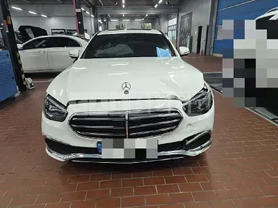 Photo 1 of 42: 2021 Mercedes-Benz E300 e 4Matic, VIN W1KZF5EB2MB002409 — Korean insurance auction
