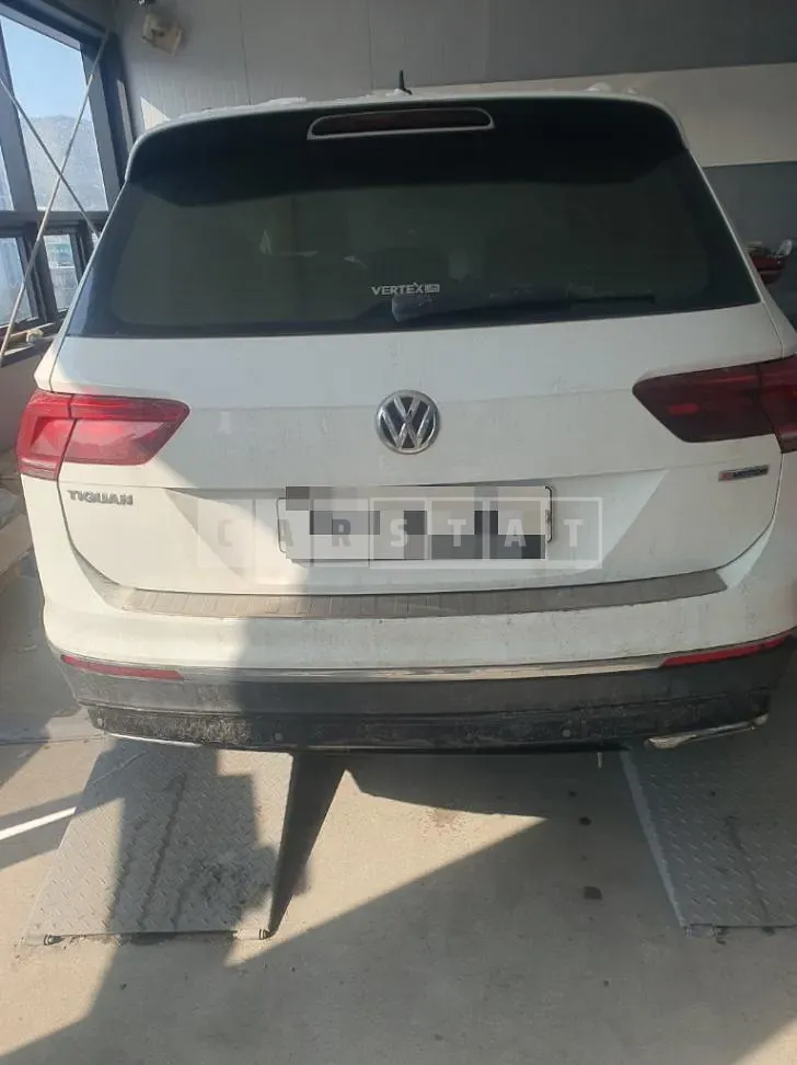 Photo 2 of 12: 2018 Volkswagen Tiguan 2.0 TDI 4MOTION — Korean insurance auction