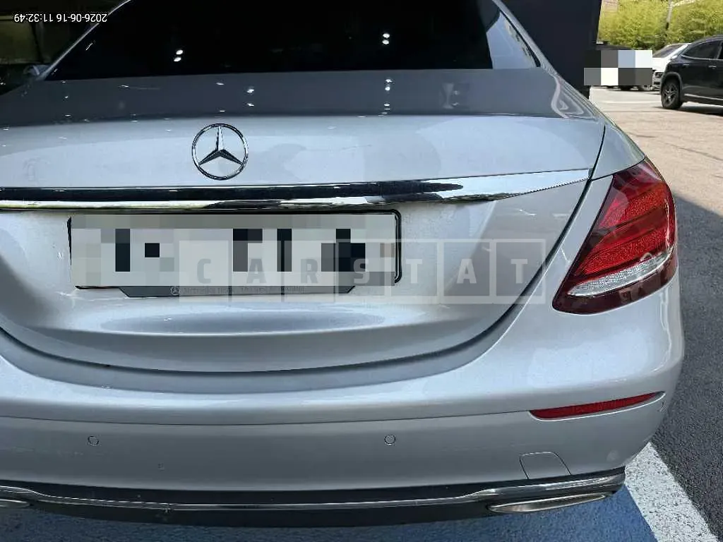 Photo 2 of 17: 2016 Mercedes-Benz E300 — Korean insurance auction