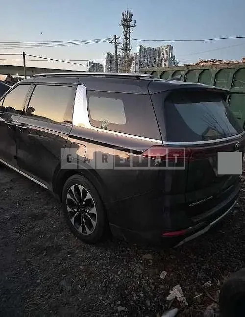 Photo 2 of 7: 2021 Kia Carnivals — Korean insurance auction