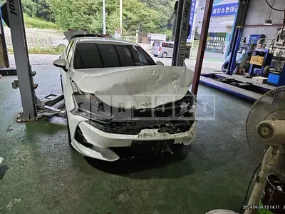 Photo 1 of 18: 2023 Kia K5 — Korean insurance auction