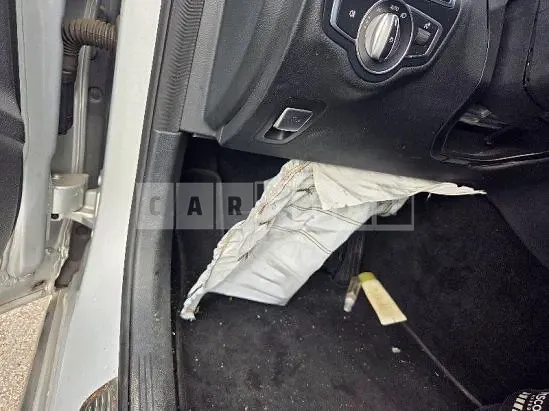 Photo 2 of 30: 2017 Mercedes-Benz C 200 — Korean insurance auction