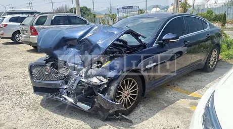 Photo 2 of 13: 2015 Jaguar XF 2.0 Gtdi, VIN SAJAA05S0FPU67738 — Korean insurance auction