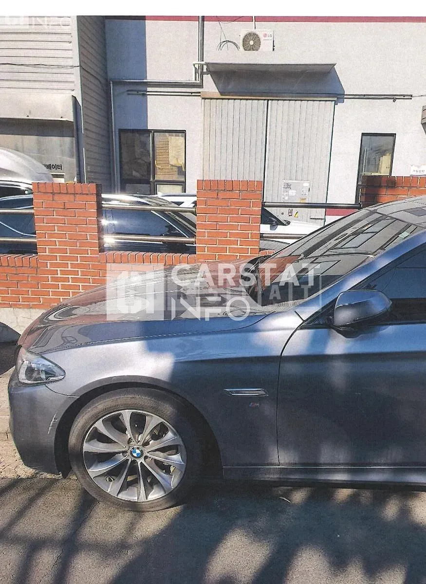 Photo 2 of 12: 2016 BMW 520d xDrive, VIN WBA5E7106GG158663 — Korean insurance auction