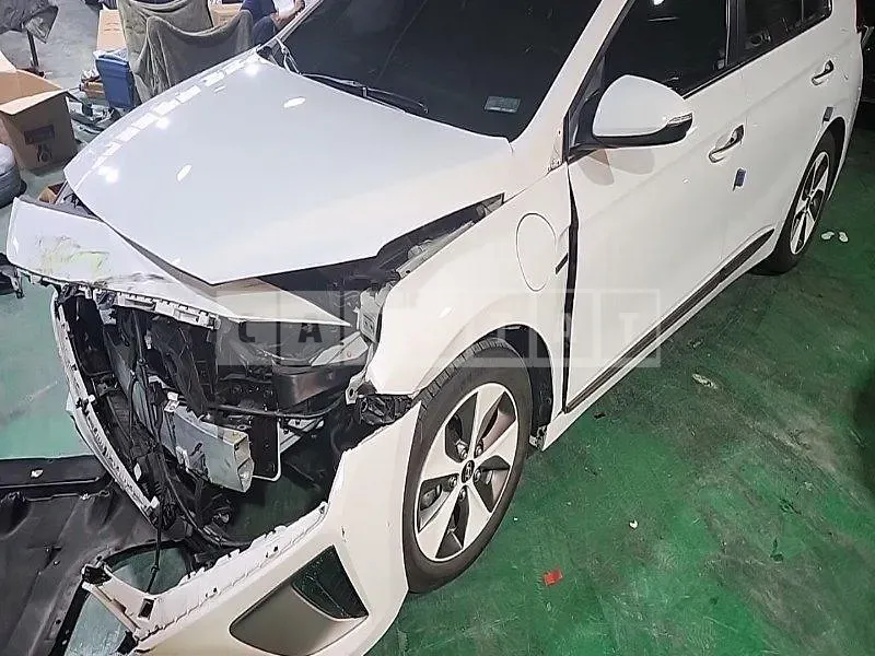Photo 2 of 42: 2017 Hyundai IONIQ Electric, VIN KMHC051HFHU007314 — Korean insurance auction