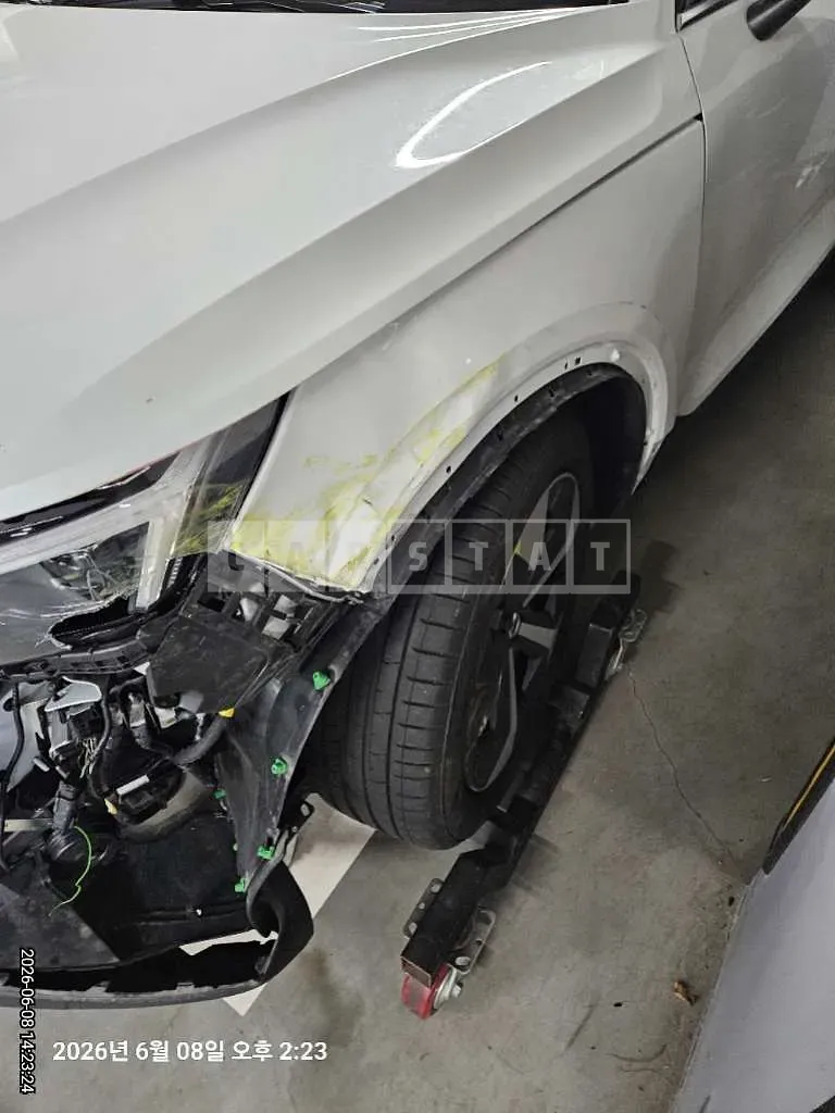 Photo 2 of 22: 2025 Volvo XC40B4 AWD — Korean insurance auction