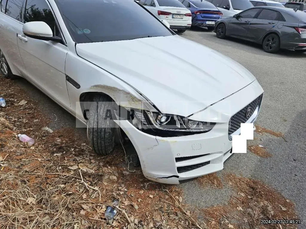 Photo 2 of 50: 2016 Jaguar XE 2.0d, VIN SAJAB4BN8GA932368 — Korean insurance auction