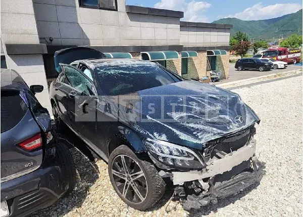 Photo 2 of 11: 2019 Mercedes-Benz C220d 4Matic — Korean insurance auction