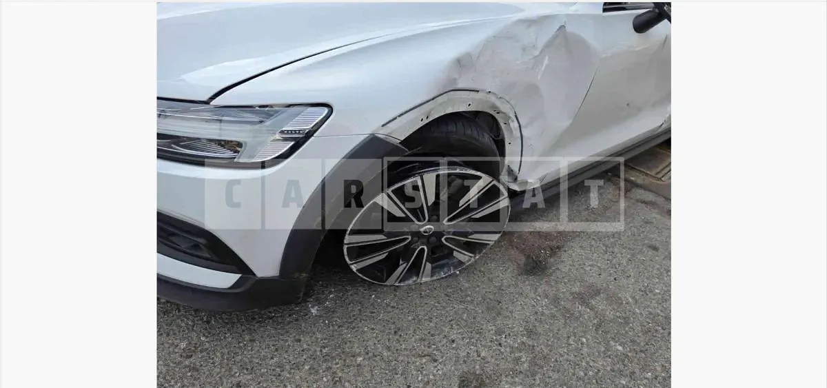 Photo 2 of 41: 2022 Volvo V60CCB5 AWD, VIN YV1ZZL120P1108695 — Korean insurance auction