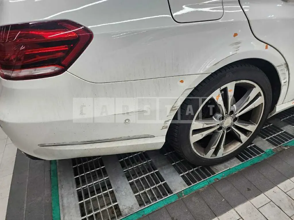 Photo 2 of 36: 2016 Mercedes-Benz E300 4Matic, VIN WDDHF8BB2GB312923 — Korean insurance auction