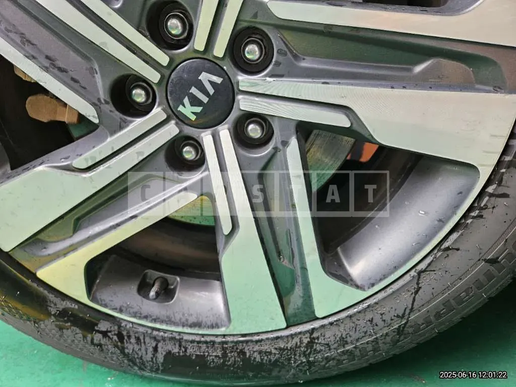 Photo 3 of 3: 2020 Kia (parts) Sorento Hybrid Wheel — Korean insurance auction