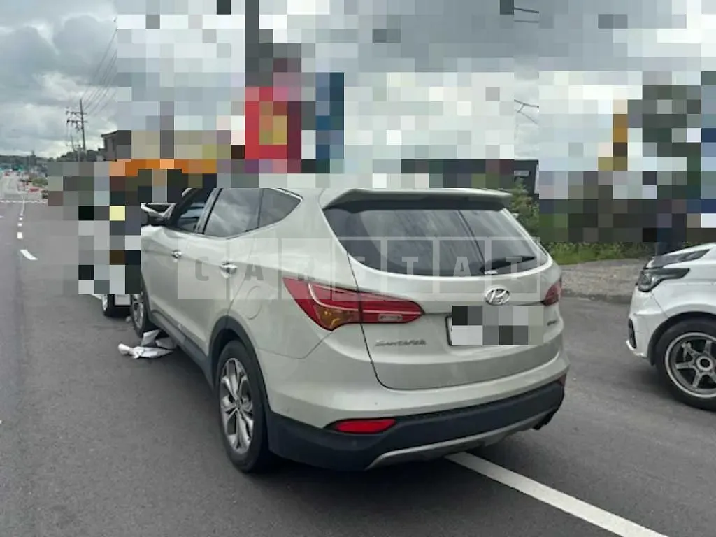 Photo 2 of 7: 2015 Hyundai Santa Fe DM — Korean insurance auction