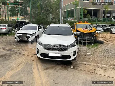 Photo 1 of 15: 2018 Kia Sorento /Sorrento, VIN KNAPH81BBKA470904 — Korean insurance auction