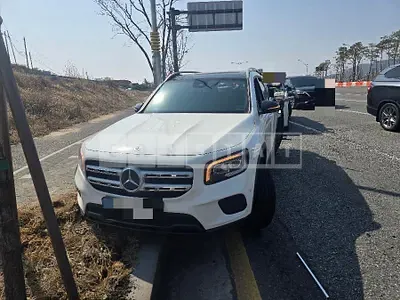 Photo 1 of 22: 2021 Mercedes-Benz GLB200d — Korean insurance auction