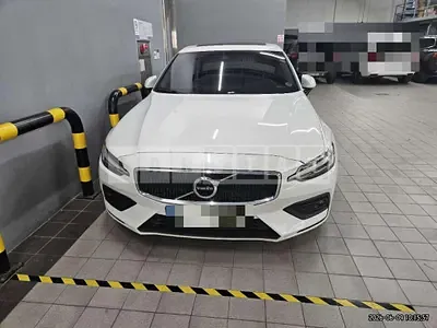 Photo 1 of 33: 2019 Volvo S60T5 — Korean insurance auction