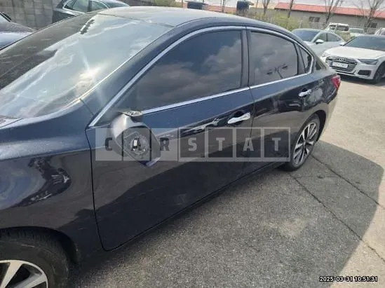 Photo 2 of 37: 2017 Nissan Altima 2.5 — Korean insurance auction