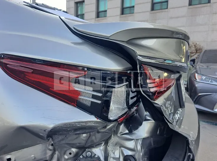 Photo 2 of 24: 2020 Lexus ES300h, VIN JTHB21B13L2107680 — Korean insurance auction