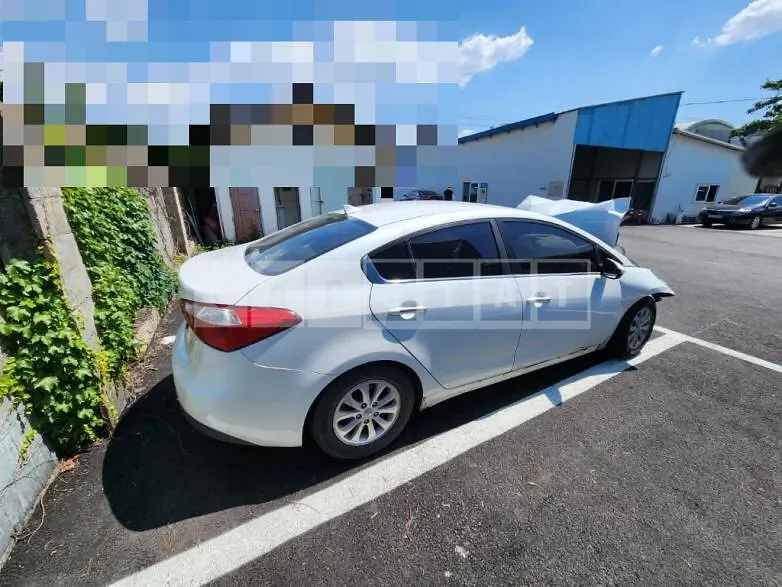 Photo 2 of 17: 2015 Kia K3 1.6 — Korean insurance auction