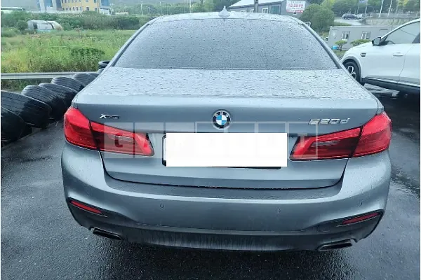 Photo 2 of 21: 2018 BMW 520d — Korean insurance auction