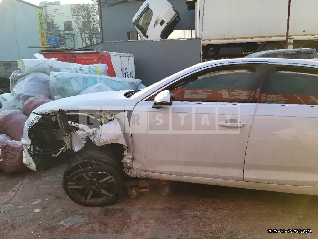 Photo 2 of 17: 2019 Audi A4 40 TFSI, VIN WAUZZZF41KA125076 — Korean insurance auction