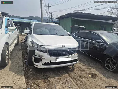 Photo 1 of 10: 2019 Kia Carnival, VIN KNAME81ABKS571238 — Korean insurance auction