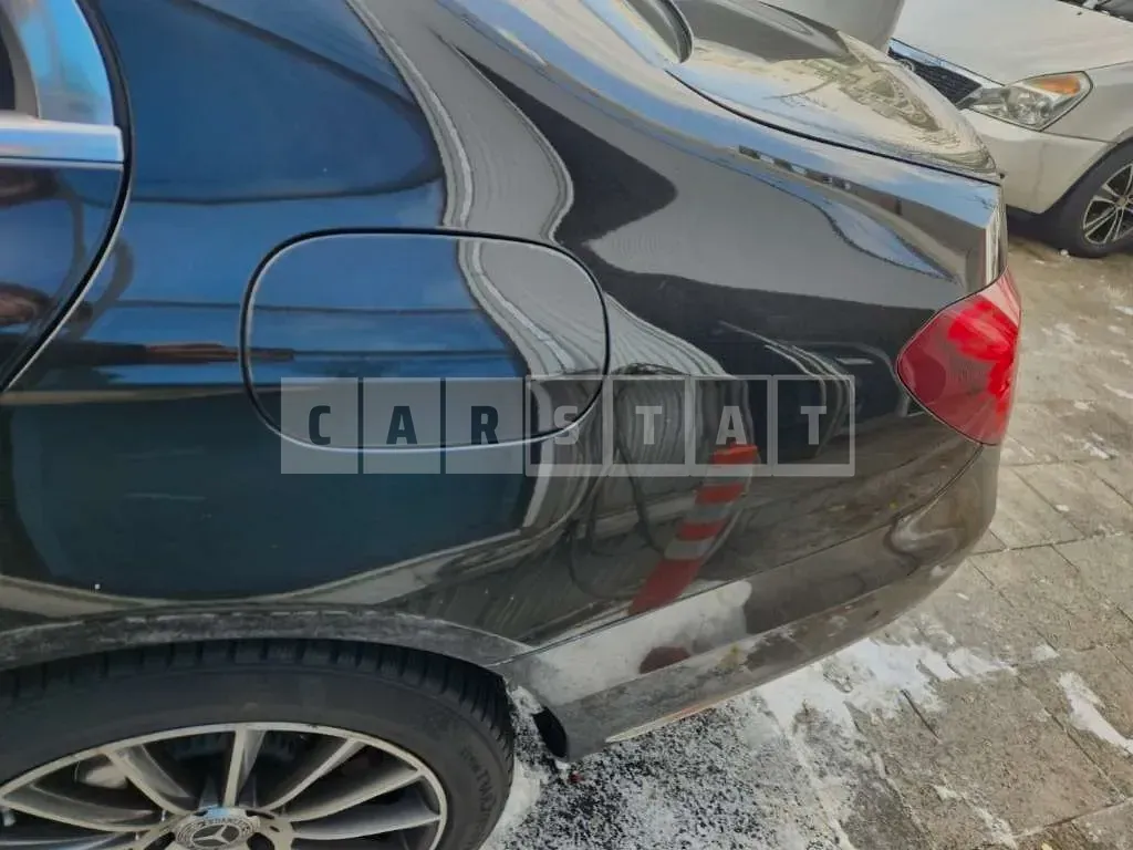 Photo 2 of 9: 2019 Mercedes-Benz E220d 4Matic, VIN WDDZF0FB0KA685604 — Korean insurance auction