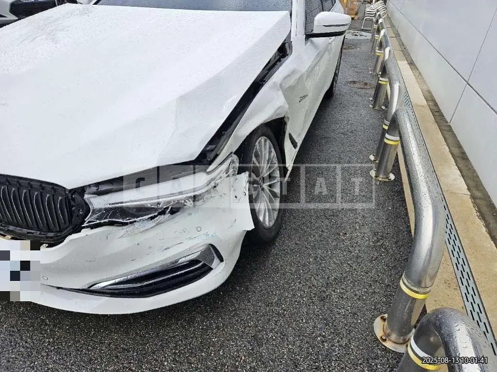 Photo 2 of 15: 2018 BMW 530i xDrive — Korean insurance auction