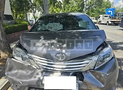 Photo 1 of 32: 2017 Toyota Sienna 4WD — Korean insurance auction