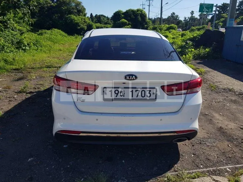 Photo 2 of 15: 2018 Kia K5, VIN KNAGS416BJA190994 — Korean insurance auction