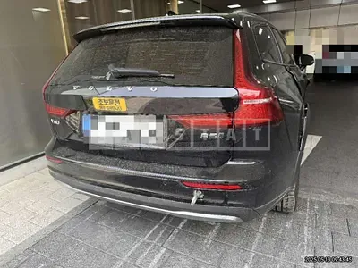 Photo 1 of 30: 2024 Volvo V60CCB5 AWD — Korean insurance auction