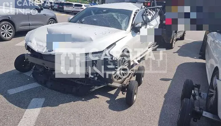 Photo 2 of 9: 2021 Kia K5 2.0 — Korean insurance auction