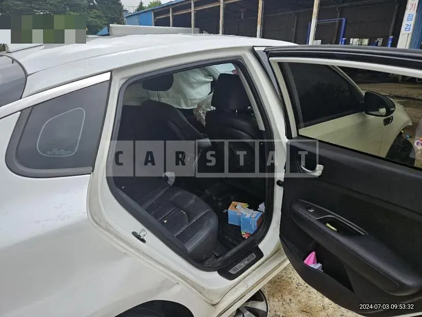 Photo 2 of 9: 2017 Kia K5 2.0 — Korean insurance auction