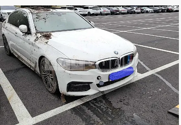 Photo 2 of 5: 2018 BMW 530i xDrive, VIN WBAJD9103JB277482 — Korean insurance auction