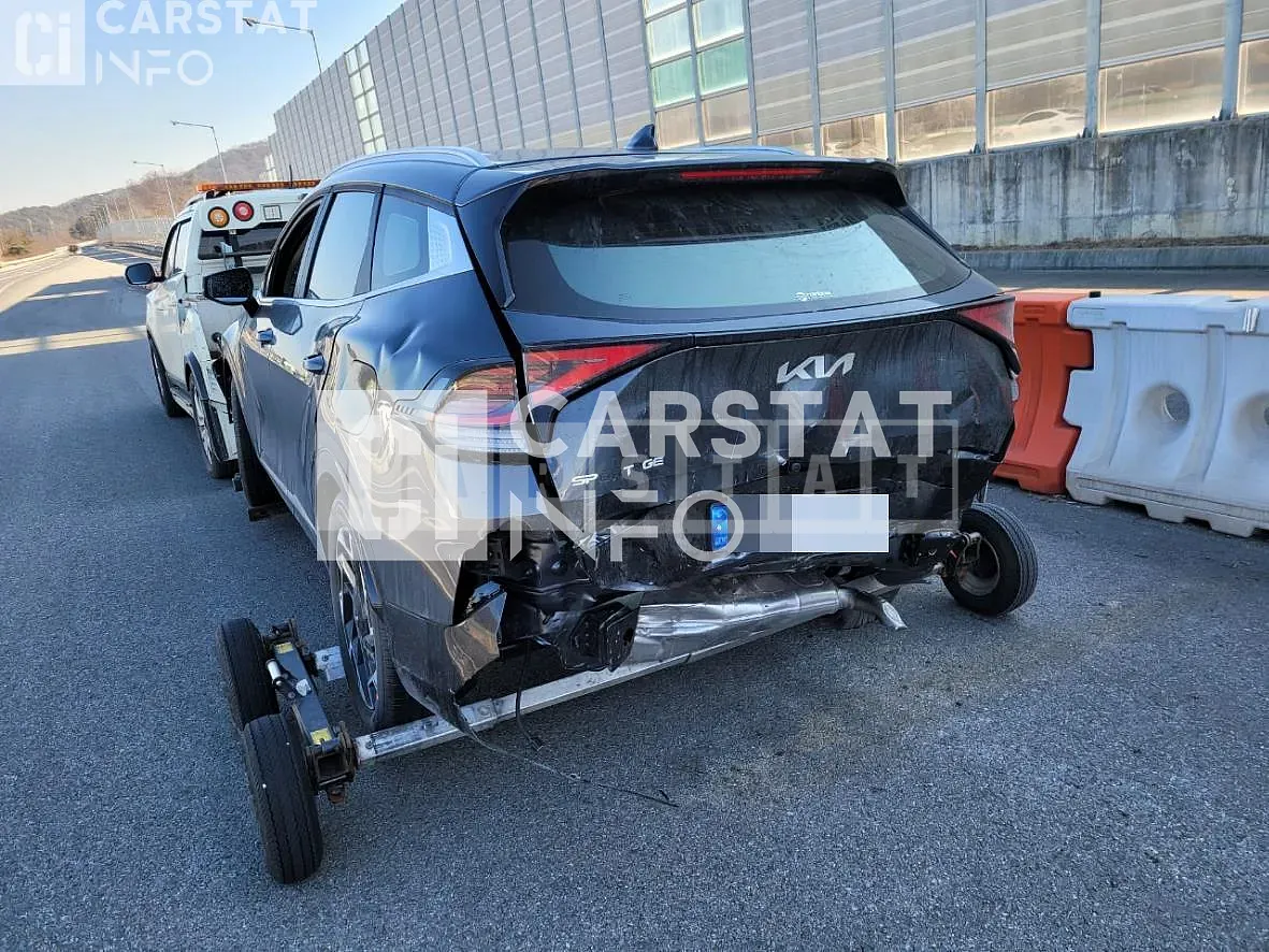 Photo 2 of 8: 2022 Kia Sportage, VIN KNAPV81BGNK028901 — Korean insurance auction