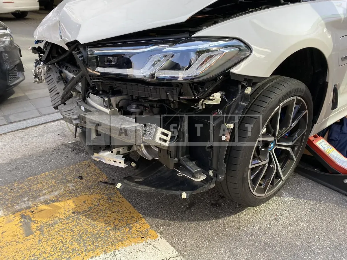 Photo 2 of 4: 2023 BMW 530e — Korean insurance auction