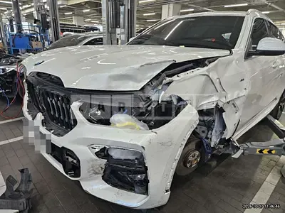 Photo 1 of 36: 2023 BMW X6 xDrive40i — Korean insurance auction